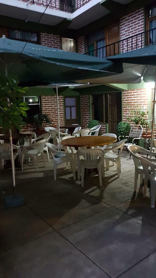 Hostel Buen Descanso Сукре Экстерьер фото