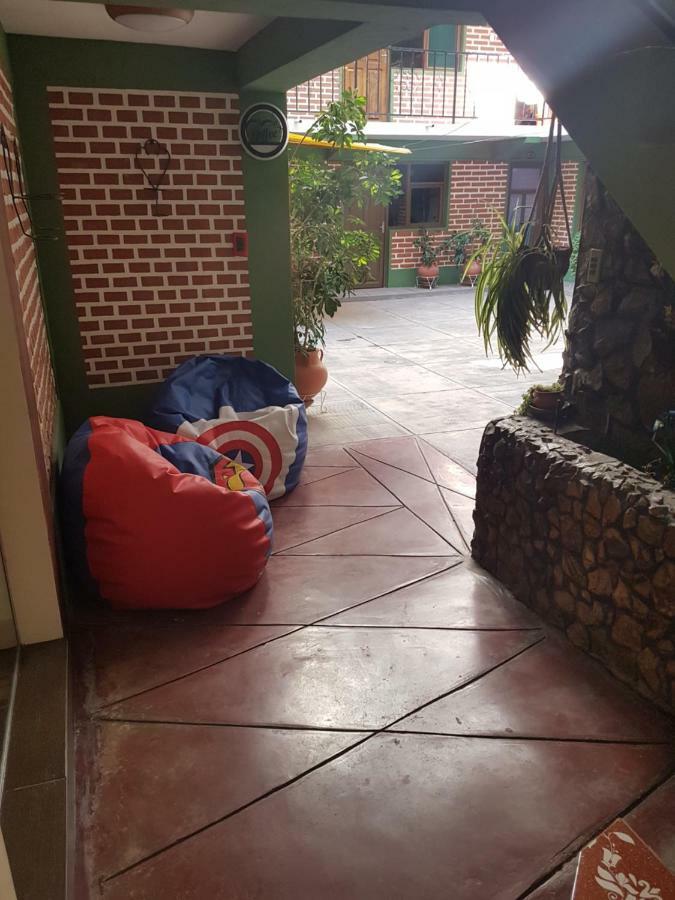 Hostel Buen Descanso Сукре Экстерьер фото